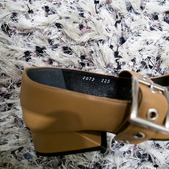 Korean Brand YUUL YIE Tan Stylish Flats Leather - Picture 5 of 7